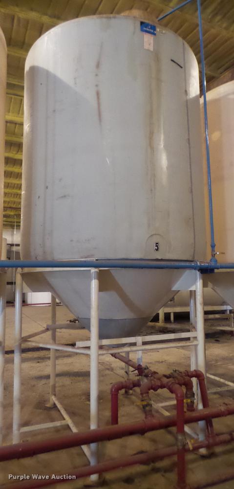image for item DA4762 Vertical fertilizer poly tank