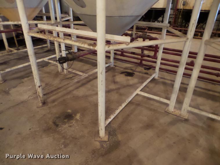 image for item DA4762 Vertical fertilizer poly tank