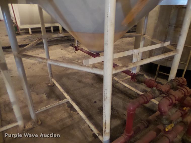 image for item DA4763 Vertical fertilizer poly tank