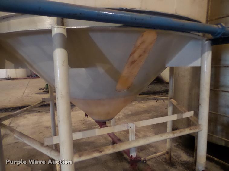 image for item DA4763 Vertical fertilizer poly tank