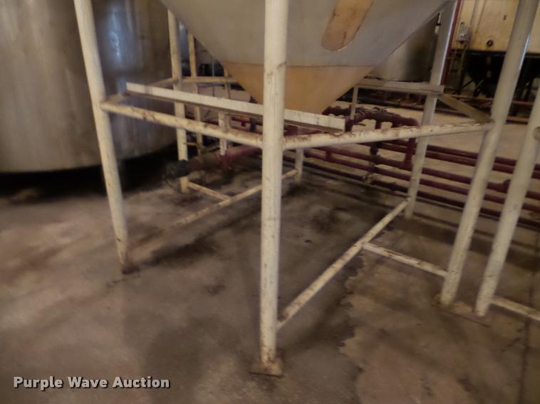 image for item DA4763 Vertical fertilizer poly tank