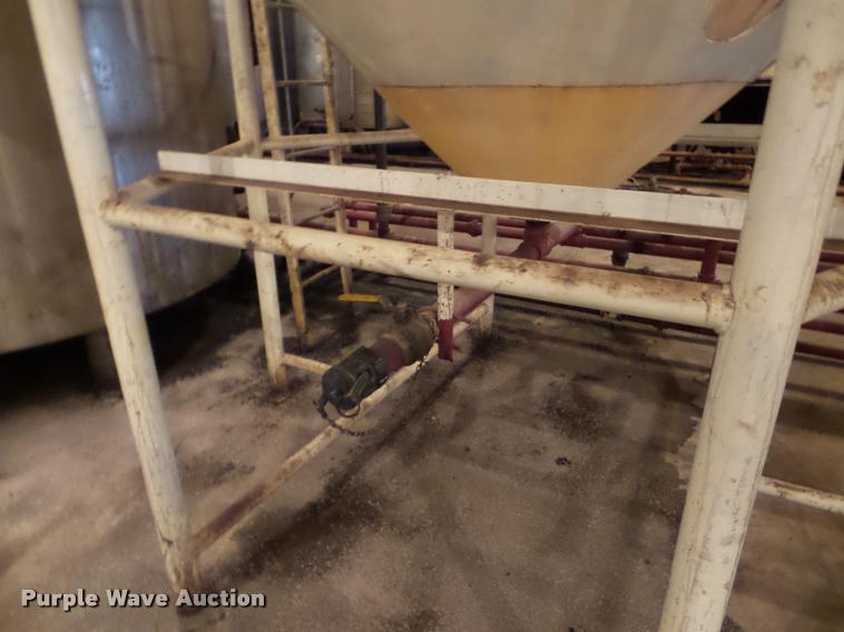 image for item DA4763 Vertical fertilizer poly tank