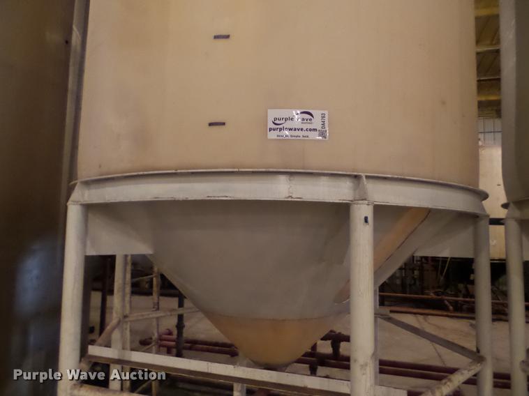 image for item DA4763 Vertical fertilizer poly tank