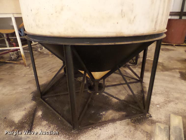 image for item DA4767 Fertilizer cone bottom tank