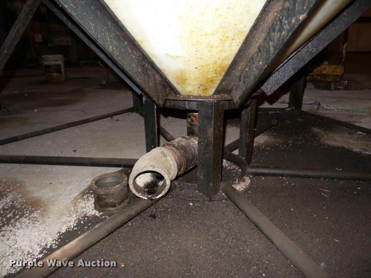 image for item DA4767 Fertilizer cone bottom tank