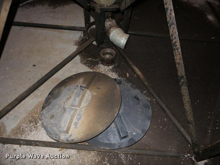 image for item DA4767 Fertilizer cone bottom tank