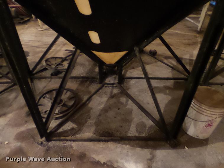 image for item DA4768 Fertilizer cone bottom tank