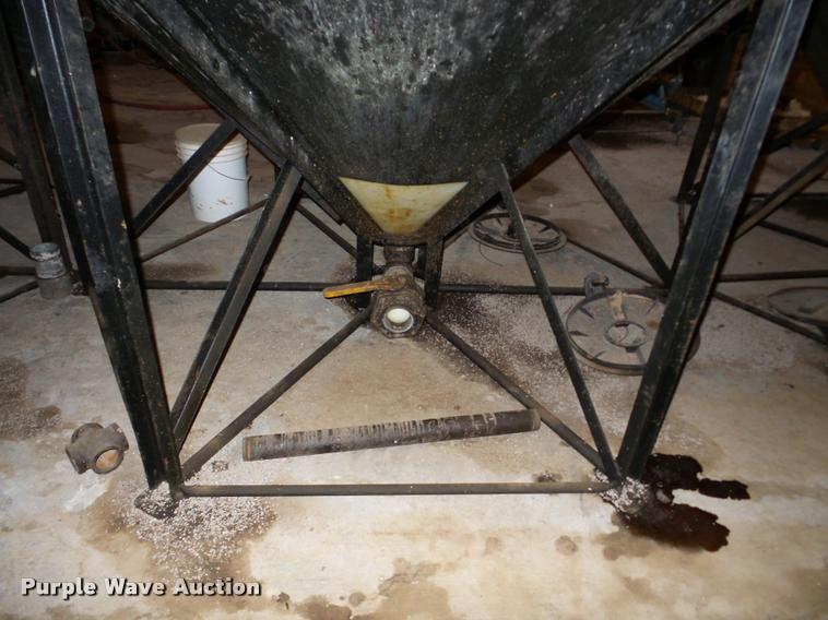 image for item DA4768 Fertilizer cone bottom tank