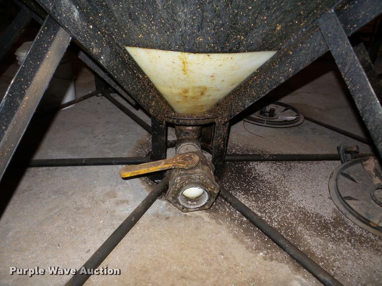 image for item DA4768 Fertilizer cone bottom tank