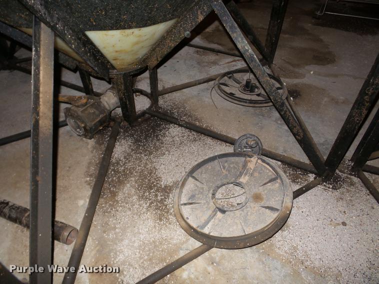 image for item DA4768 Fertilizer cone bottom tank