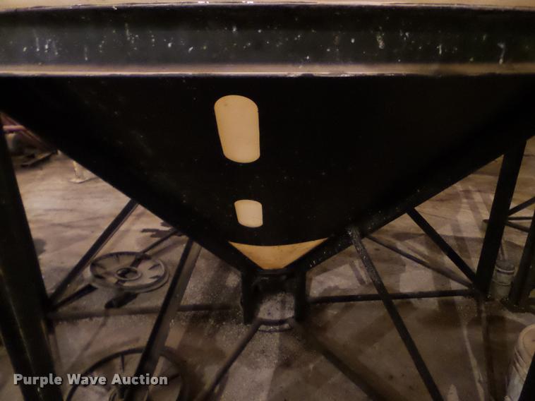 image for item DA4768 Fertilizer cone bottom tank