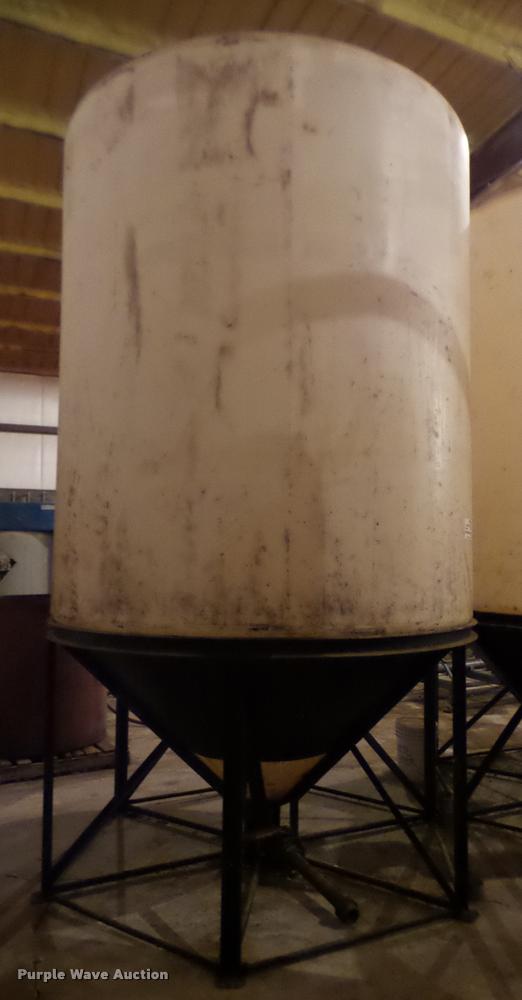 image for item DA4769 Fertilizer cone bottom tank