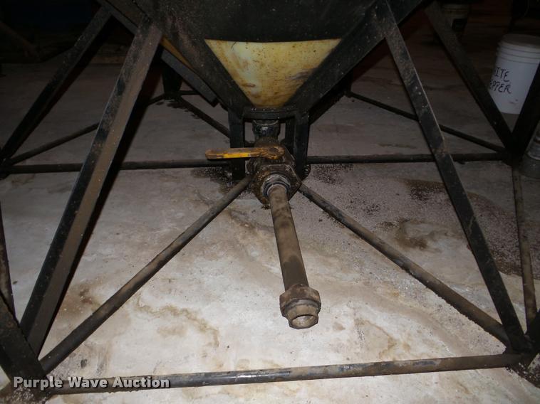 image for item DA4769 Fertilizer cone bottom tank