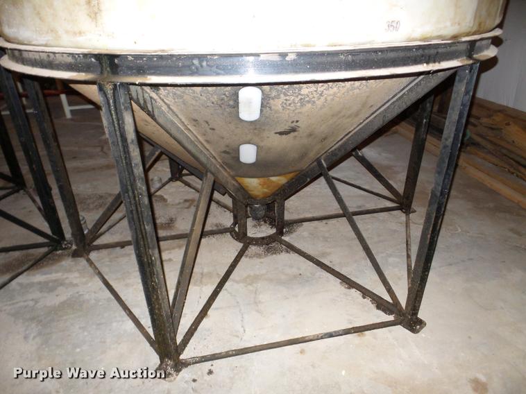 image for item DA4769 Fertilizer cone bottom tank