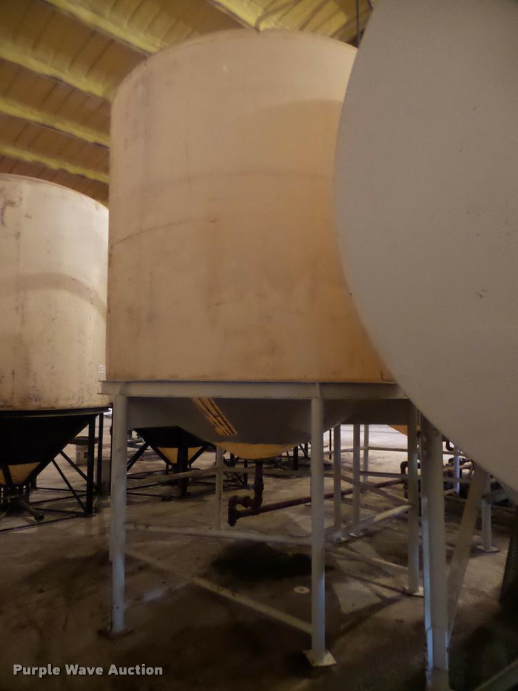 image for item DA4770 Fertilizer cone bottom tank