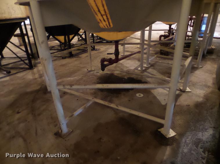 image for item DA4770 Fertilizer cone bottom tank