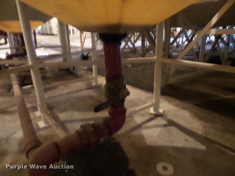 image for item DA4770 Fertilizer cone bottom tank