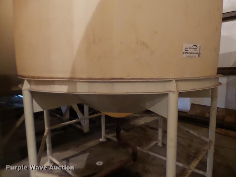 image for item DA4770 Fertilizer cone bottom tank