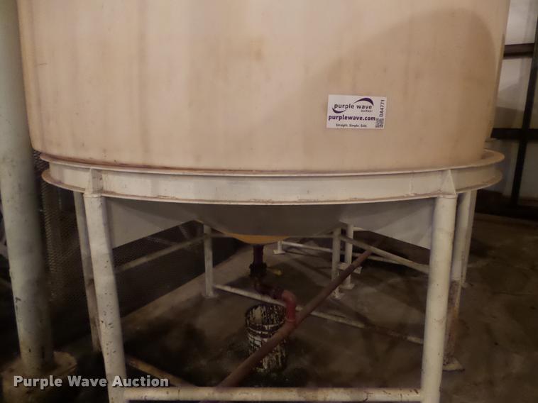 image for item DA4771 Fertilizer cone bottom tank