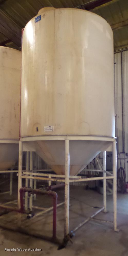 image for item DA4777 Vertical fertilizer poly tank