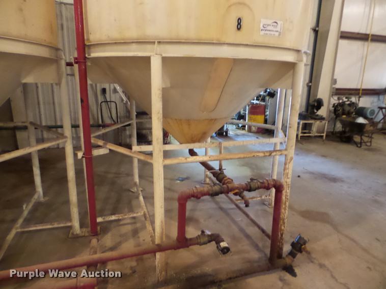 image for item DA4777 Vertical fertilizer poly tank