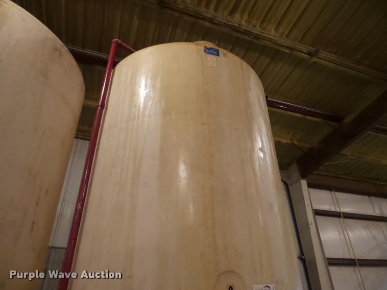 image for item DA4777 Vertical fertilizer poly tank