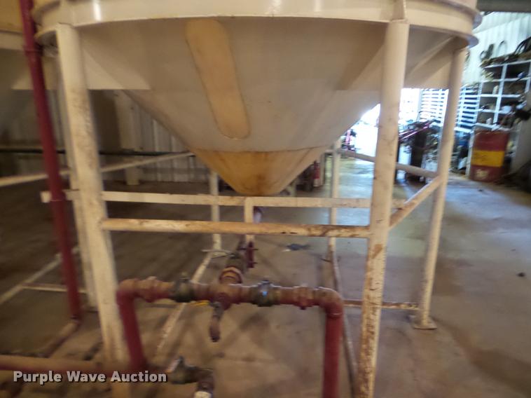 image for item DA4777 Vertical fertilizer poly tank