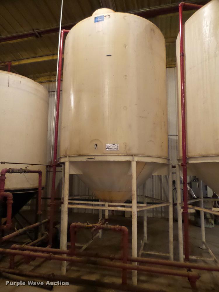 image for item DA4778 Vertical fertilizer poly tank
