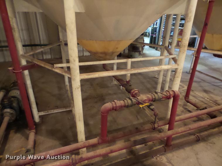 image for item DA4778 Vertical fertilizer poly tank