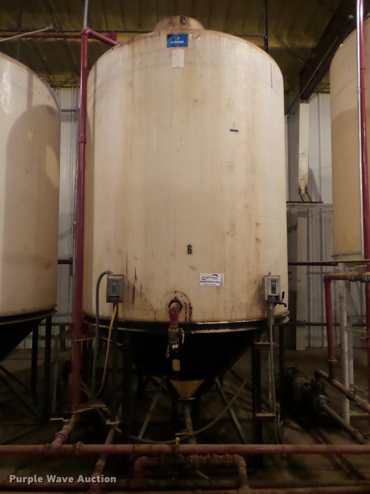image for item DA4779 Vertical fertilizer poly tank