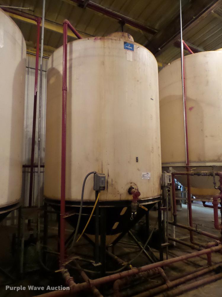 image for item DA4779 Vertical fertilizer poly tank