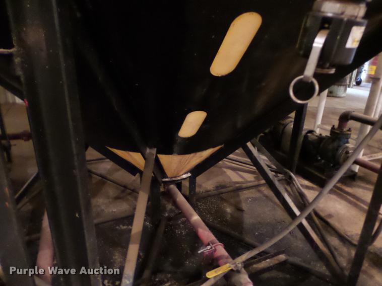 image for item DA4779 Vertical fertilizer poly tank