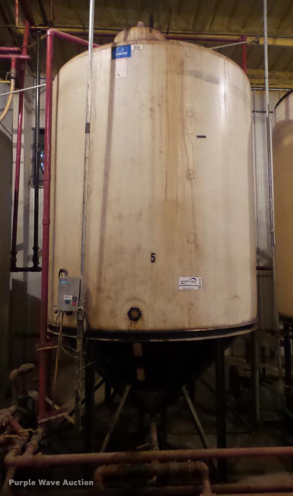 image for item DA4780 Vertical fertilizer poly tank