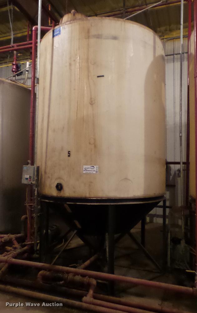 image for item DA4780 Vertical fertilizer poly tank