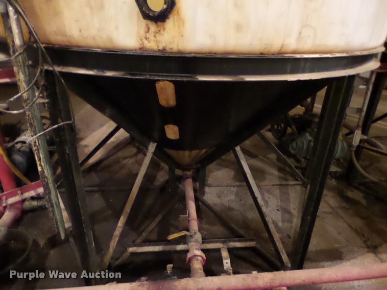 image for item DA4780 Vertical fertilizer poly tank