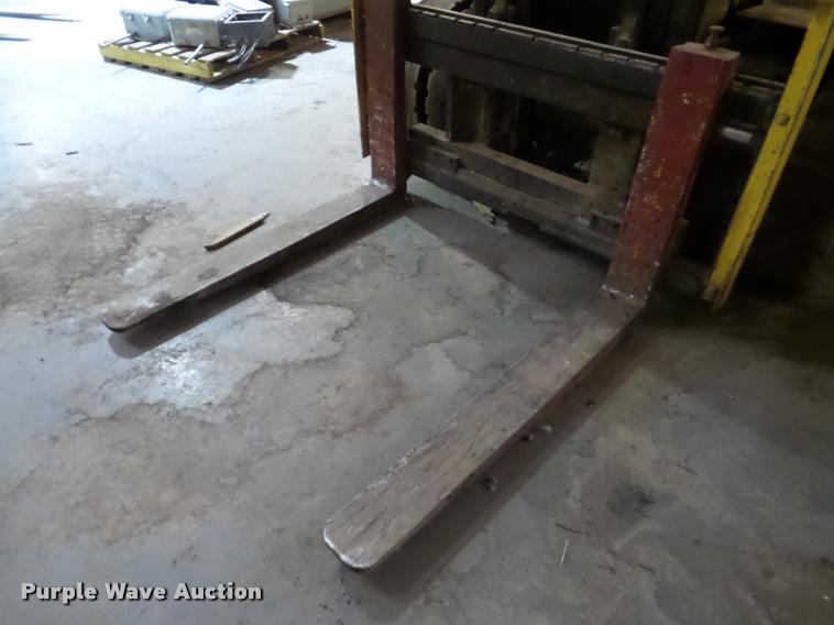 image for item DA4821 Hyster 100 forklift