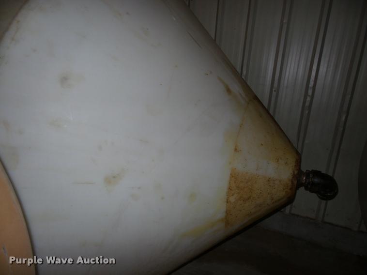 image for item DA4857 (2) poly vertical cone tanks