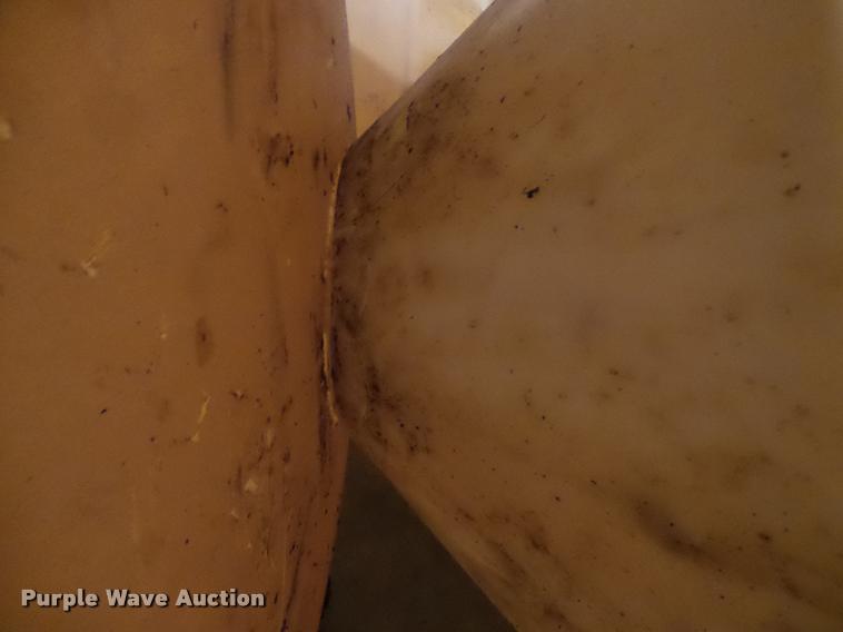 image for item DA4857 (2) poly vertical cone tanks