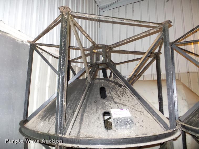 image for item DA4857 (2) poly vertical cone tanks