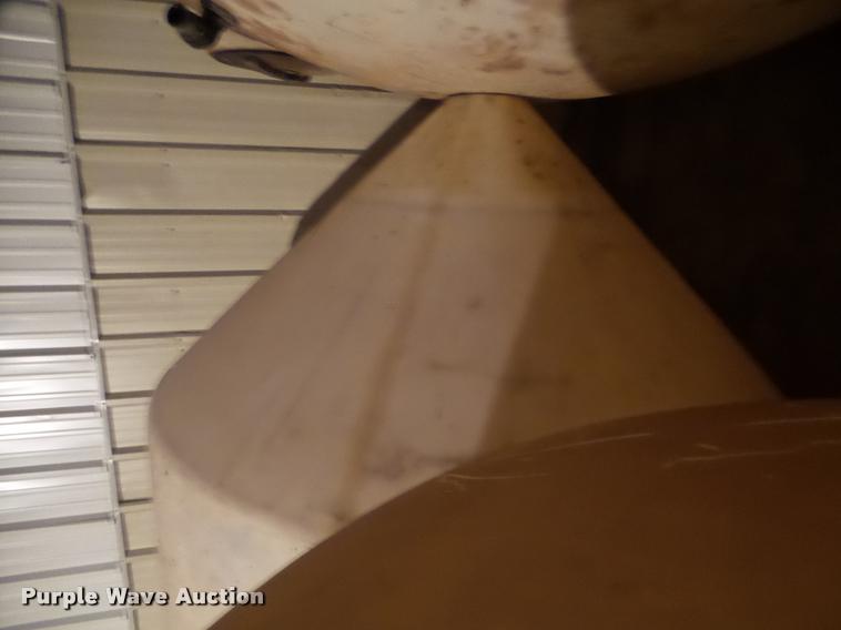 image for item DA4858 (2) poly vertical cone tanks