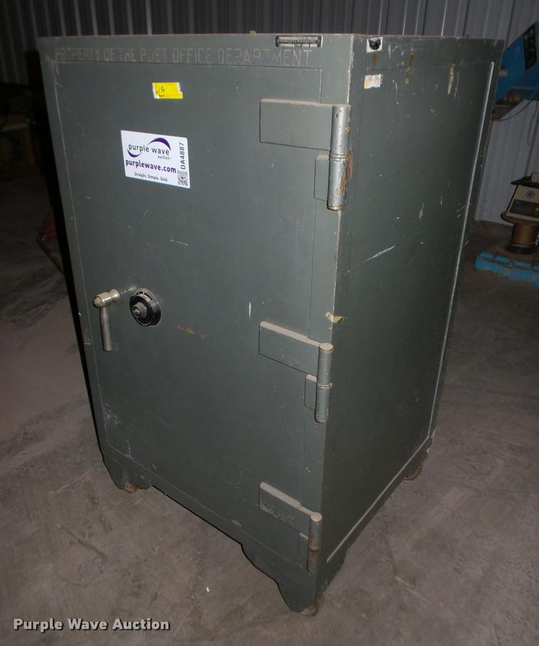 1952 Herring Hall Marvin safe in Dimmitt, TX Item DA4887 sold