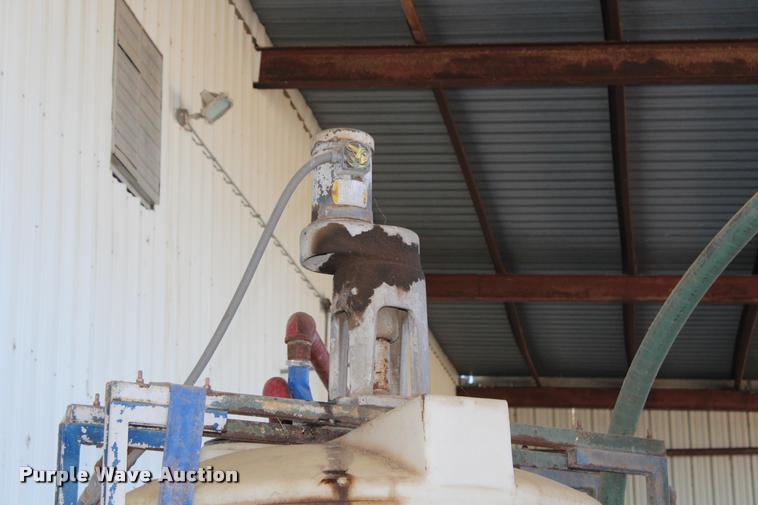 image for item DA4903 (3) tanks