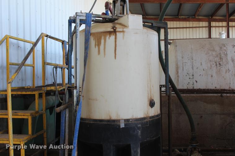 image for item DA4903 (3) tanks