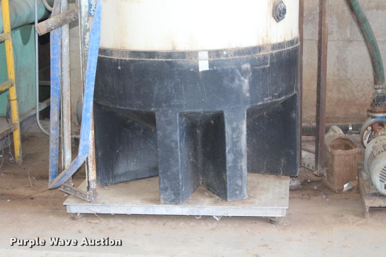 image for item DA4903 (3) tanks