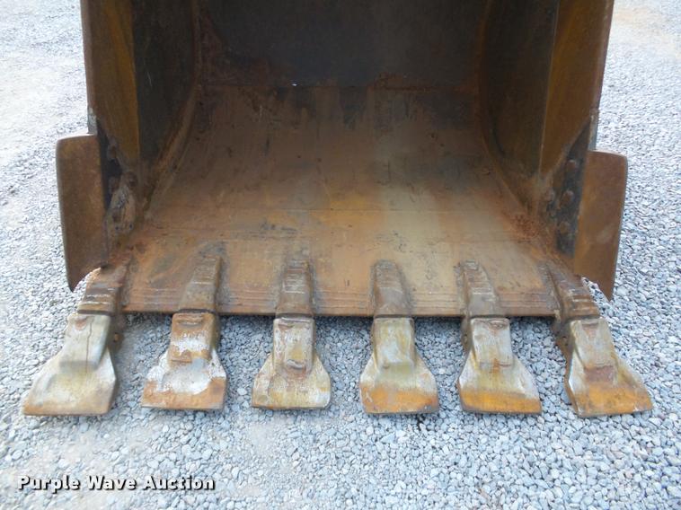 image for item DA4259 2005 Caterpillar 330C L excavator