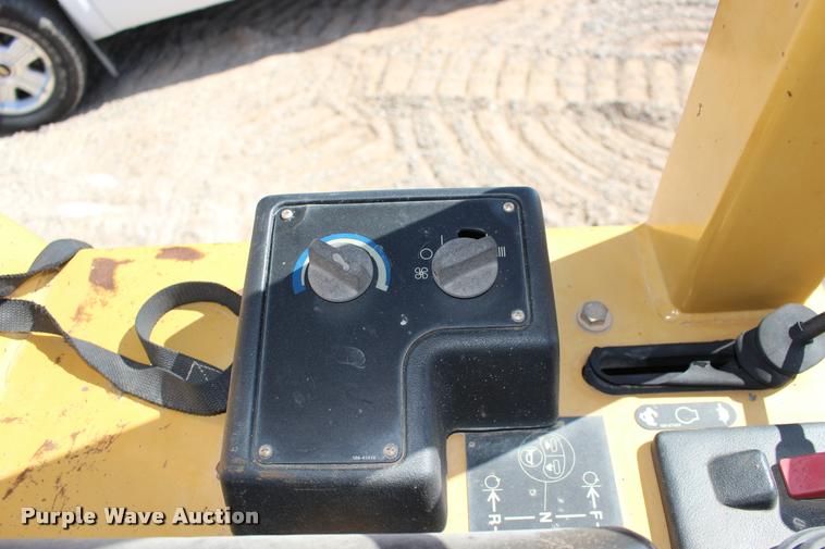 image for item DB0000 2003 Caterpillar D5G XL dozer