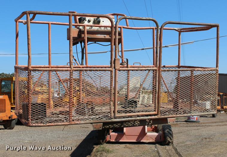 image for item DB0001 1999 JLG 40H boom lift