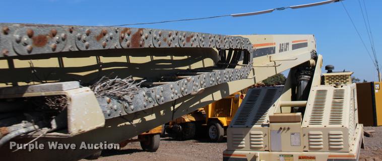 image for item DB0001 1999 JLG 40H boom lift
