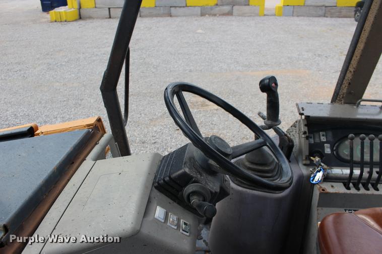 image for item DB0002 2005 Case 570M XT landscape tractor