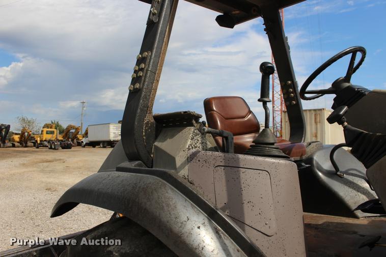 image for item DB0002 2005 Case 570M XT landscape tractor